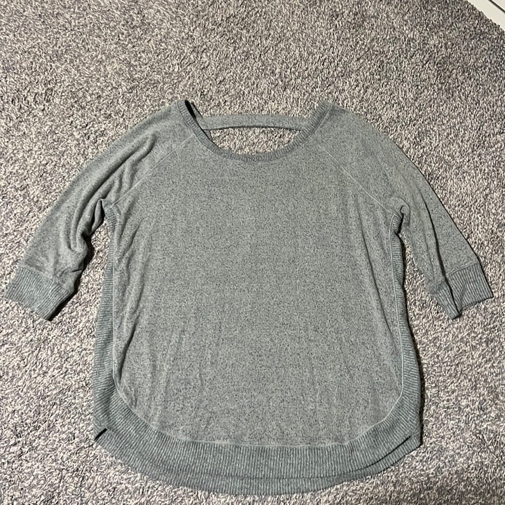 Women’s Maurice’s size large Solid Brushed Round Hem Pullover